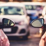 Carros lado a lado